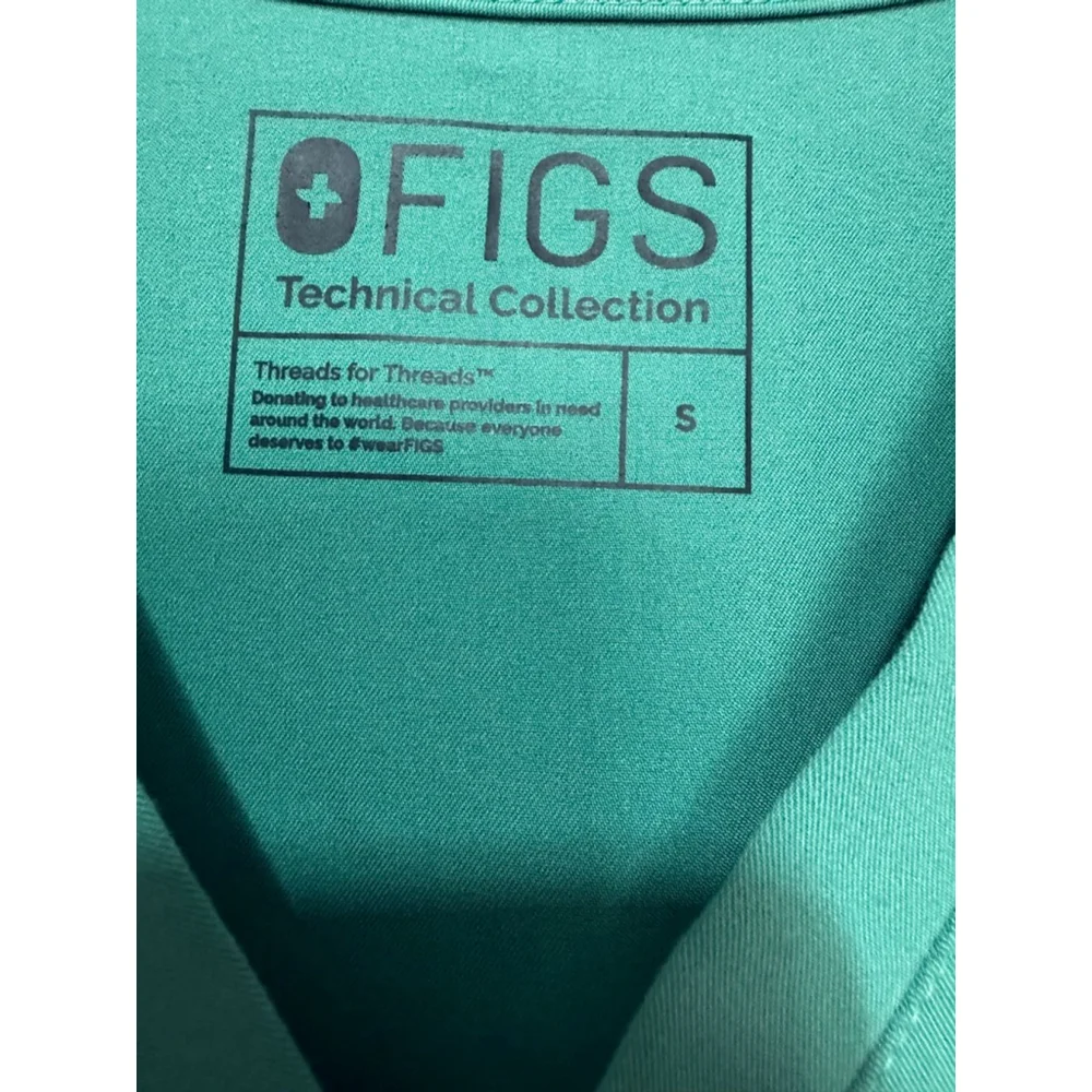 FIGS Catarina One Pocket Scrub Top - Picture 5 of 6